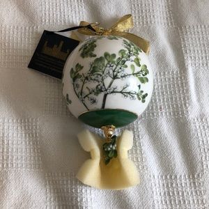 REDUCED - Smithsonian Christmas Ornament